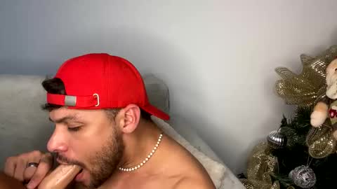 Independent       model  online show from December 23, 9:18 pm