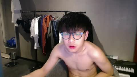 handsome_mannn online show from April 20, 10:01 pm