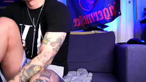 Snapshot of handsomebf chatting on October 31, 6:50 am The One online show from October 31, 6:50 am