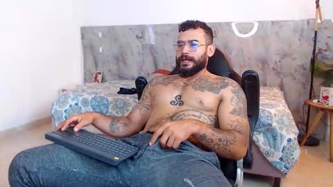 hanz_col online show from November 30, 12:07 pm