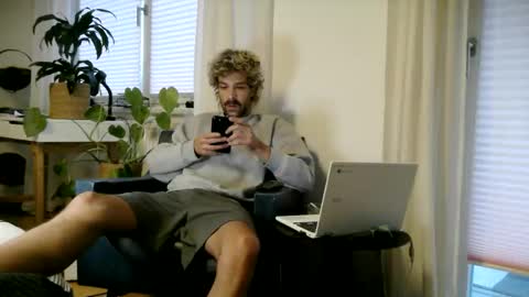 Chris online show from October 5, 4:11 pm