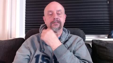 MrLazy online show from December 8, 6:50 pm