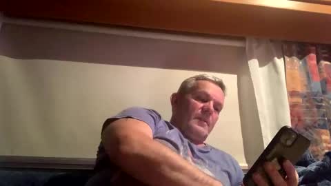 Snapshot of hawks2113 chatting on December 30, 11:28 pm hawks2113 online show from December 30, 11:28 pm
