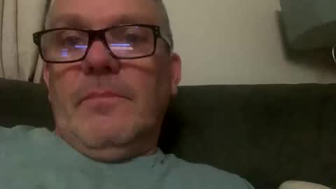 Snapshot of hawks2113 chatting on February 15, 10:43 pm hawks2113 online show from February 15, 10:43 pm