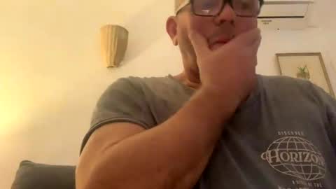 Snapshot of hawks2113 chatting on January 7, 11:44 am hawks2113 online show from January 7, 11:44 am