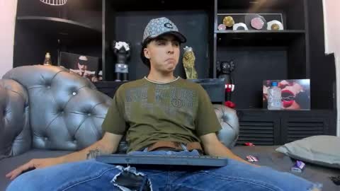 heellboy_ online show from November 12, 2:17 am