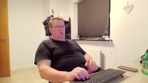 henrikrp1971 online show from December 28, 5:46 pm