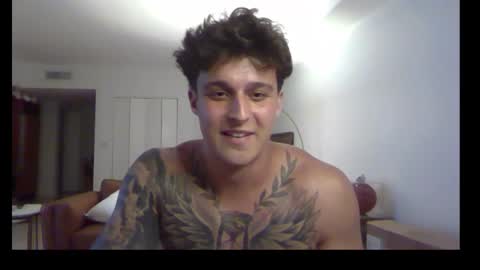 Snapshot of henrydesanti chatting on October 2, 1:42 am henrydesanti online show from October 2, 1:42 am