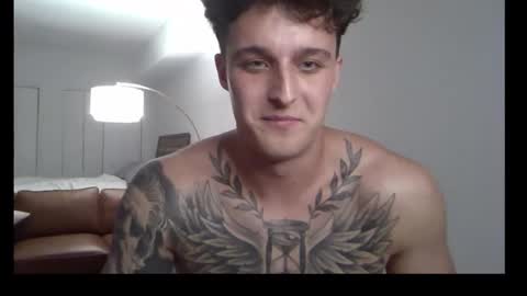 Snapshot of henrydesanti chatting on October 25, 2:24 am henrydesanti online show from October 25, 2:24 am