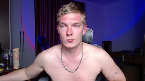 Snapshot of hercules__ chatting on October 5, 1:15 pm Gregblonde Alextattoo online show from October 5, 1:15 pm
