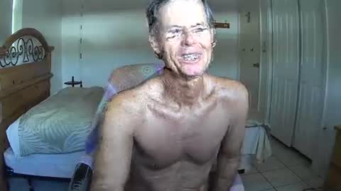 hewes1 online show from December 22, 6:38 pm