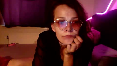 hiddenkitten13 online show from July 14, 6:39 am