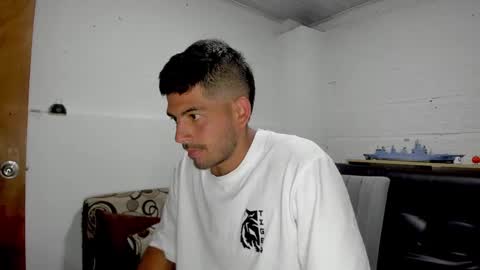 Snapshot of himoreno97 chatting on January 27, 11:11 pm Hi moreno online show from January 27, 11:11 pm