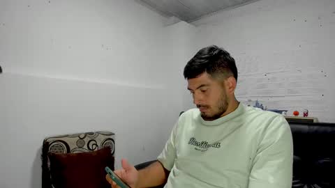 Snapshot of himoreno97 chatting on February 1, 10:44 pm Hi moreno online show from February 1, 10:44 pm