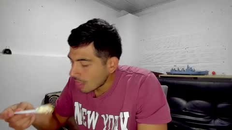 Snapshot of himoreno97 chatting on December 29, 9:09 pm Hi moreno online show from December 29, 9:09 pm