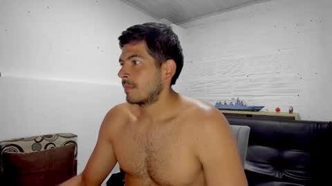 Snapshot of himoreno97 chatting on January 10, 3:27 pm Hi moreno online show from January 10, 3:27 pm
