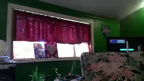 hippiedad333 online show from April 18, 9:36 pm