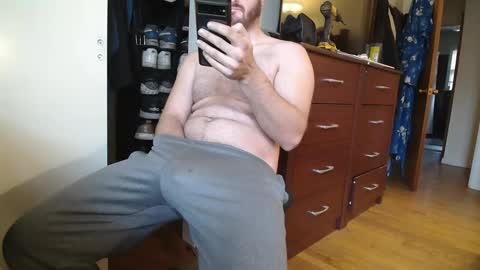 Snapshot of hockeyplayer206850 chatting on December 10, 3:55 pm Hockey Player online show from December 10, 3:55 pm