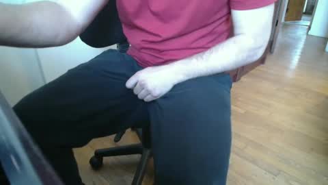 Snapshot of hockeyplayer206850 chatting on February 17, 4:26 pm Hockey Player online show from February 17, 4:26 pm