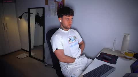 Andrew online show from February 10, 8:24 pm