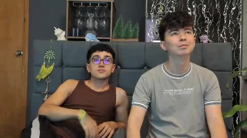 Snapshot of horny_twinks_guys chatting on March 9, 9:46 pm Alex and Camilo online show from March 9, 9:46 pm