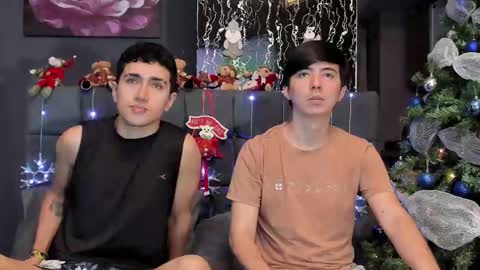 Snapshot of horny_twinks_guys chatting on December 15, 9:53 pm Alex and Camilo online show from December 15, 9:53 pm