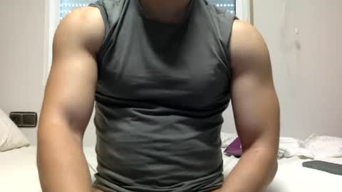 hornyspaniard93 online show from July 12, 1:46 pm