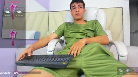 hotboy21_ online show from December 4, 4:41 am