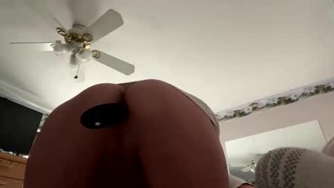 Snapshot of hotbuns69_ chatting on February 14, 8:37 pm hotbuns69_ online show from February 14, 8:37 pm