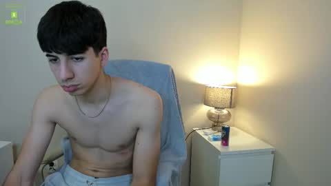 Snapshot of hotflirtyfella chatting on October 21, 5:32 am QUENTIN online show from October 21, 5:32 am