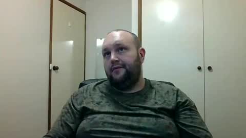 hotrodder323 online show from December 8, 2:39 am