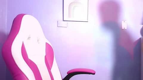 hottiie_guy online show from December 1, 6:55 pm