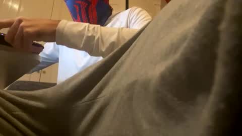 hugewhitecockboy online show from February 23, 11:25 pm