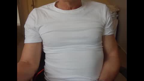 Snapshot of hundeleine chatting on February 10, 11:46 am hundeleine online show from February 10, 11:46 am