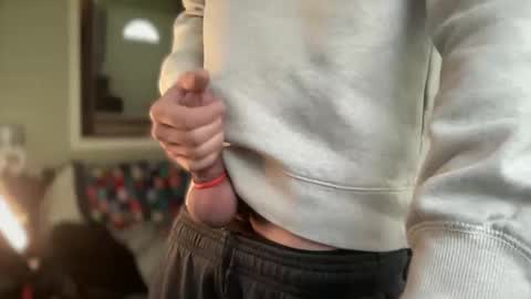 hungonthewall33 online show from April 18, 1:34 pm