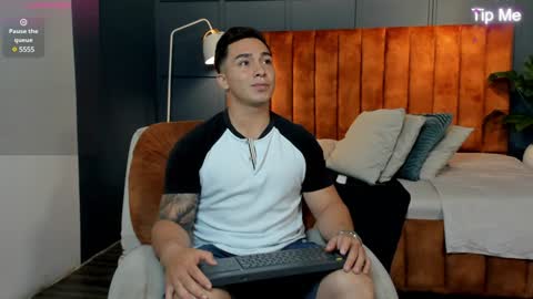 hunk_ryan online show from January 29, 1:28 pm