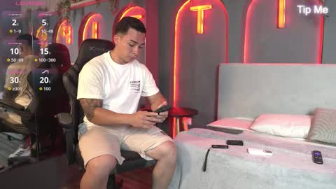 hunk_ryan online show from December 22, 12:46 pm