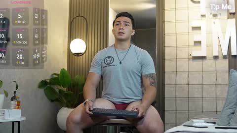 hunk_ryan online show from January 12, 6:59 pm