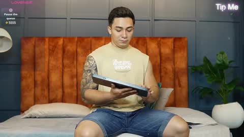 hunk_ryan online show from March 12, 11:42 am