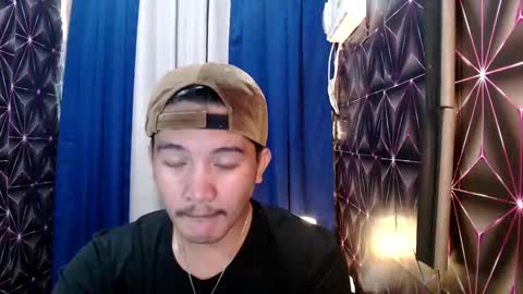 hunkylloyd online show from December 22, 8:49 am