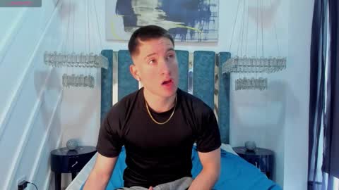 hunterheat_ online show from December 5, 12:23 pm