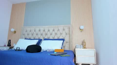 hxxyro online show from April 11, 1:03 pm