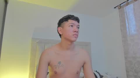Snapshot of iamjulian_ chatting on February 28, 11:25 am Juliiiiian online show from February 28, 11:25 am