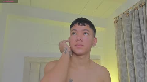 Snapshot of iamjulian_ chatting on January 30, 11:01 am Juliiiiian online show from January 30, 11:01 am