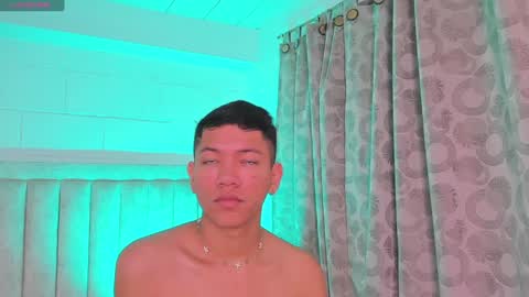 Snapshot of iamjulian_ chatting on January 15, 11:00 am Juliiiiian online show from January 15, 11:00 am