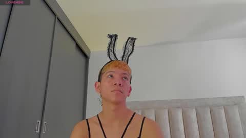 Juliiiiian online show from November 18, 1:15 pm