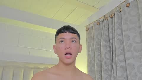 Snapshot of iamjulian_ chatting on January 29, 11:41 am Juliiiiian online show from January 29, 11:41 am