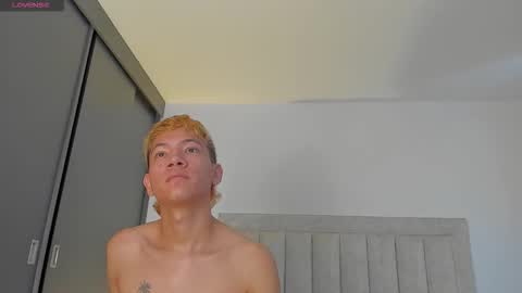 Juliiiiian online show from November 14, 1:01 pm