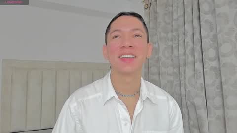 Snapshot of iamjulian_ chatting on February 14, 11:21 am Juliiiiian online show from February 14, 11:21 am