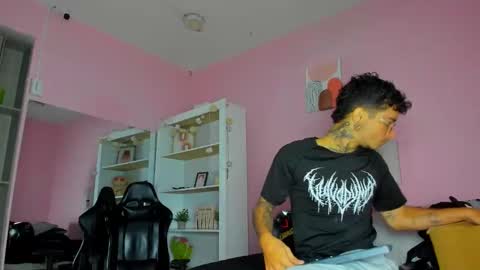 IAN CASTILLO online show from November 26, 11:13 am